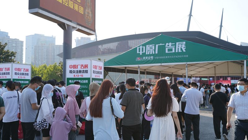 上海写真喷绘覆膜加工：揭秘高品质展示的秘密
